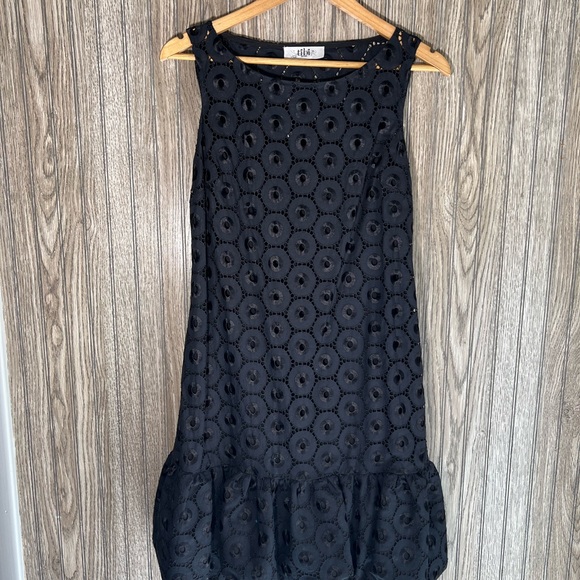 Tibi Black Eyelet Lace Sleeveless Ruffle Bubble Hem Mini Classic Dress LBD - Picture 1 of 5